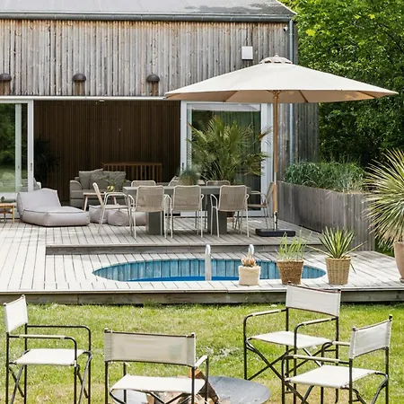 別荘 Family-friendly Oasis With Pool And Cinema