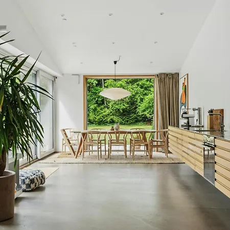 Family-friendly Oasis With Pool And Cinema Semesterbostad *
