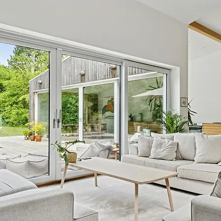 Semesterbostad Family-friendly Oasis With Pool And Cinema